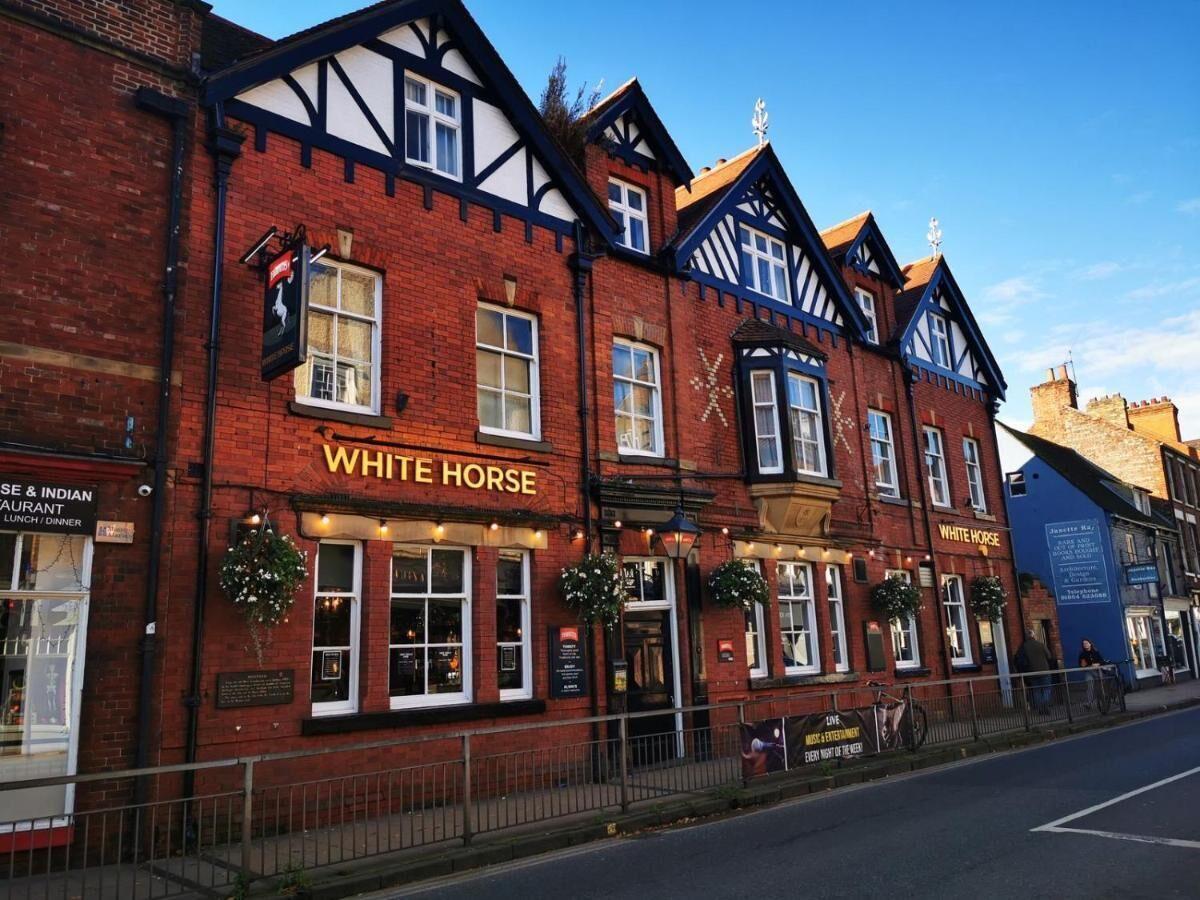 The White Horse — Photos 1